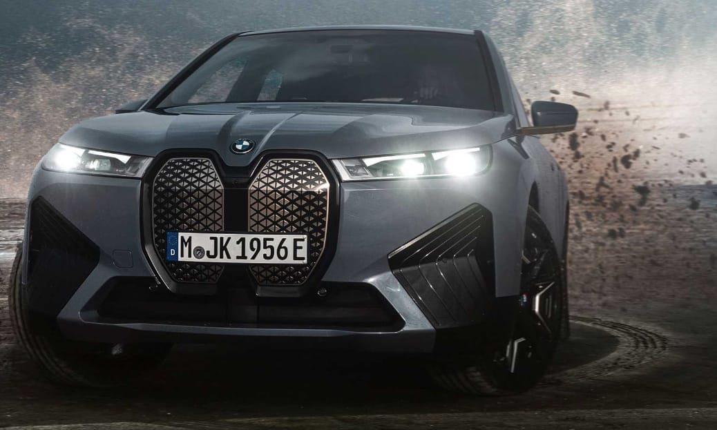 Hegyomlásnyi nyomatékkal debütált az első igazi elektromos BMW M modell
