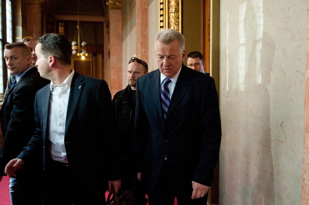 Origo: Schmitt nem akar lemondani, Orbán időt adott neki