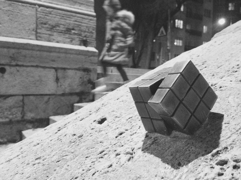 A Rubik-kocka is kapott egy miniszobrot Budapesten