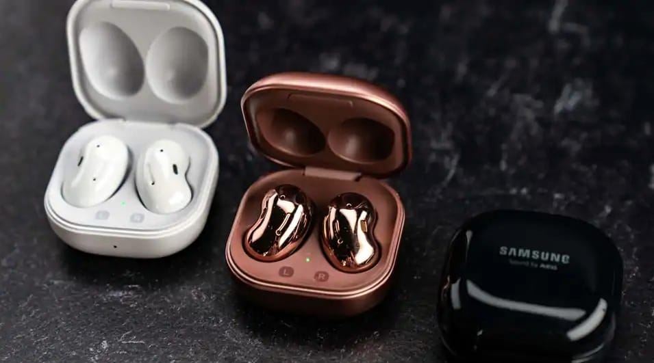 Küszöbön az AirPods Pro megszorongatója, a Galaxy Buds Pro