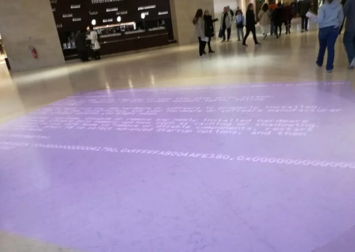 Kékhalál volt a Louvre-ban