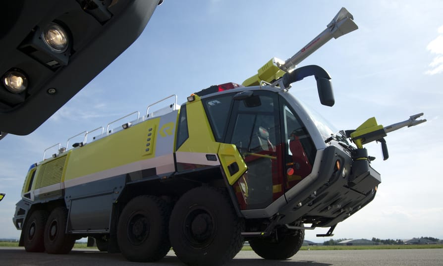 Húsvéti locsolás? Ezzel a 8x8-as tűzoltóautóval izgalmas lenne