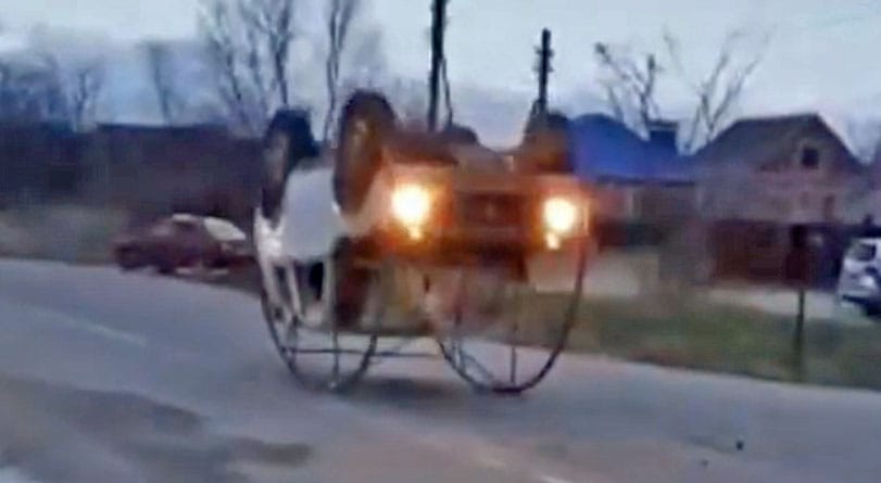 Keljfeljancsi-autót csináltak ebből a Lada Nivából - videó