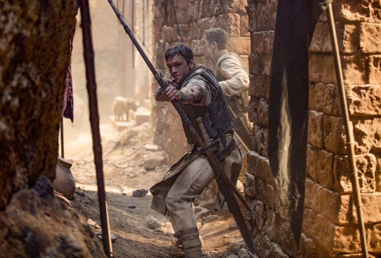 Taron Egerton az új Kevin Costner - itt a nálunk forgatott új Robin Hood előzetese