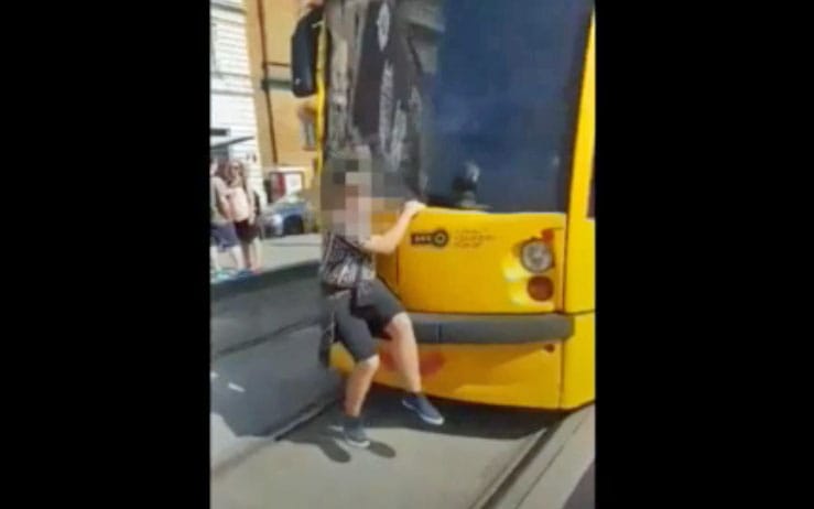 Élőben közvetítették, ahogy egy fiú tujázott a Combinón