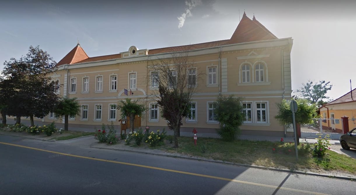 Csak a végzősök maradtak az enyingi gimnáziumban, a többi évfolyam szétszéledt