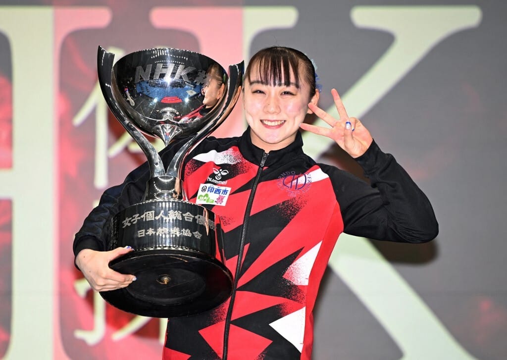 Hazaküldték Párizsból a japán tornásznőt, mert cigarettázáson kapták az olimpia előtt