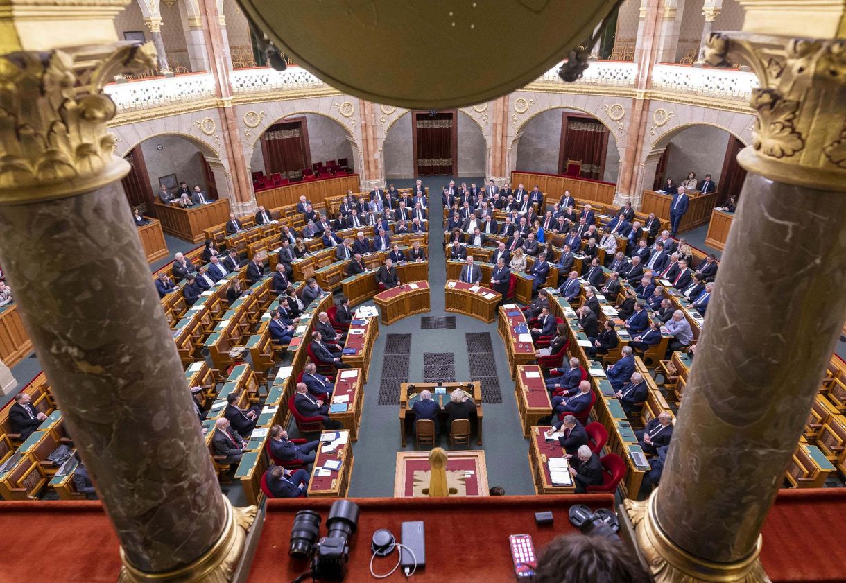 Megszavazták a kormánypártiak, hogy ne járjon börtön a sajtóban elkövetett rágalmazásért és becsületsértésért