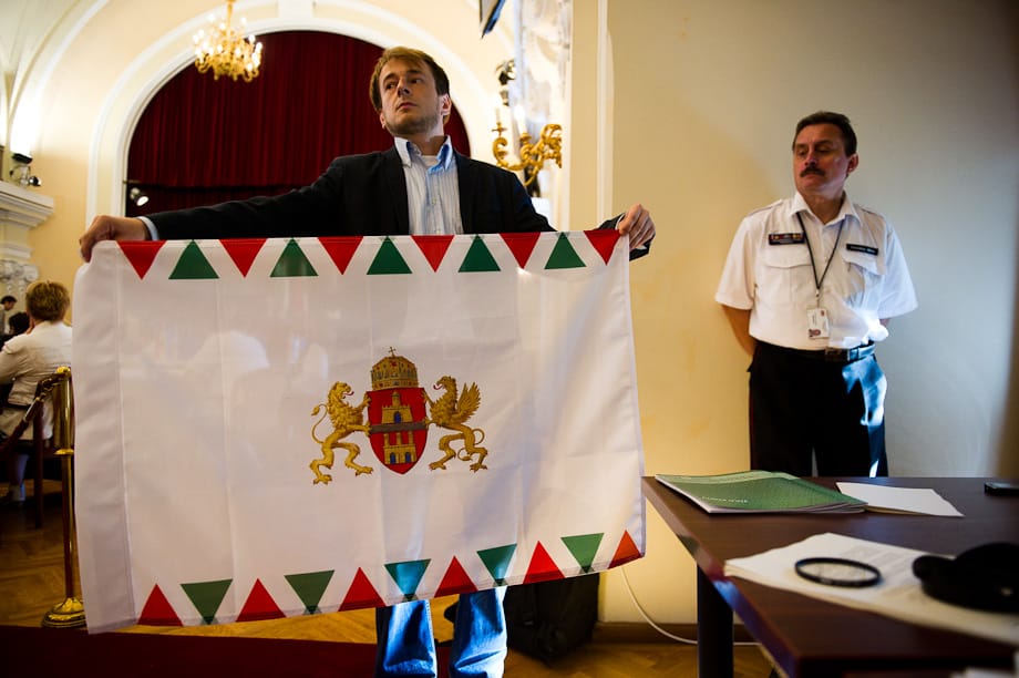 Ismét új zászlaja van Budapestnek