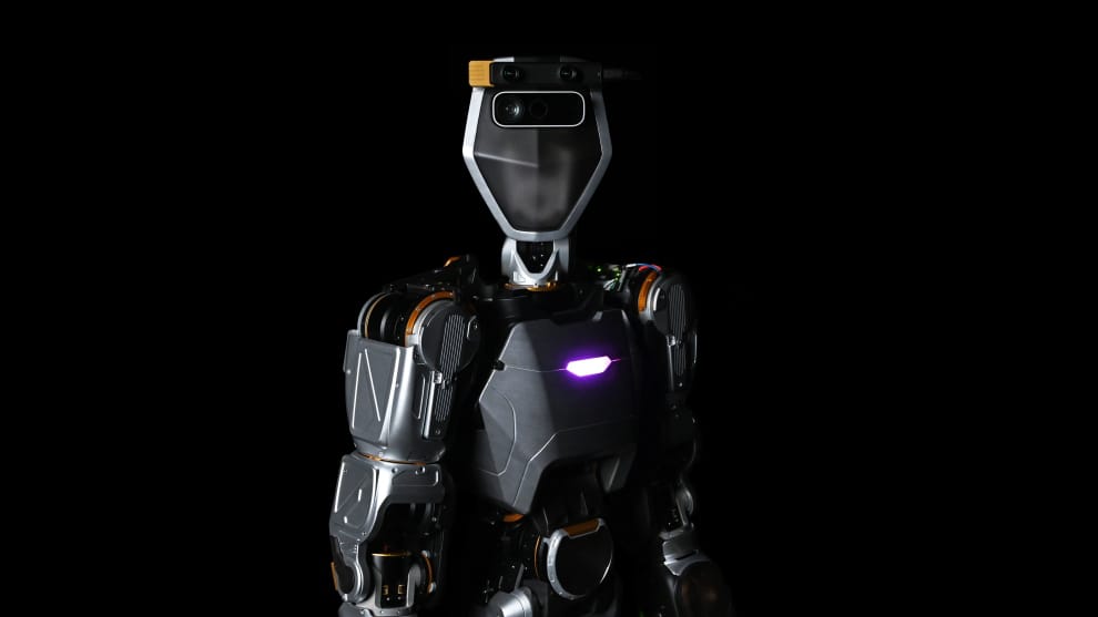 Bemutattak egy humanoid robotot, ami a fedélzetén a mesterséges intelligenciával válthat ki egy csomó munkakört
