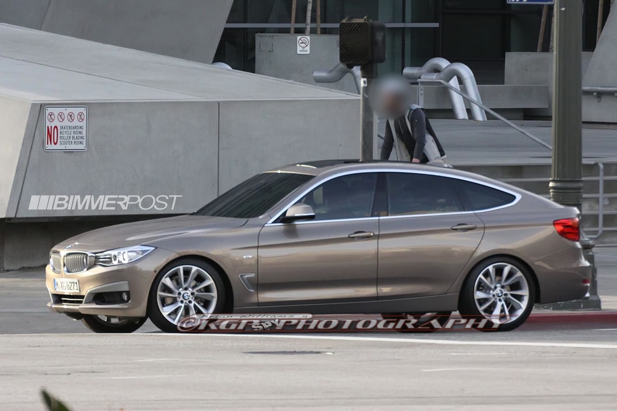Csupaszon fotózták a BMW új túraautóját