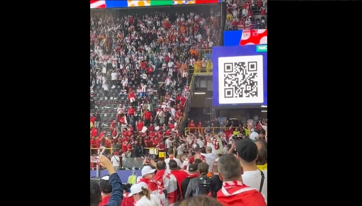 Egymásnak estek a török és a grúz szurkolók a dortmundi stadionban – videó