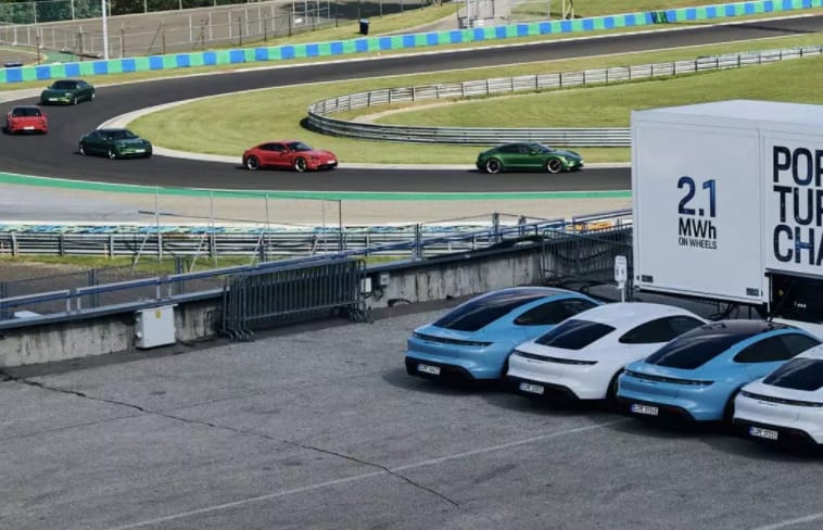 A Hungaroringen mutatta be gigantikus elektromosautó-töltőjét a Porsche