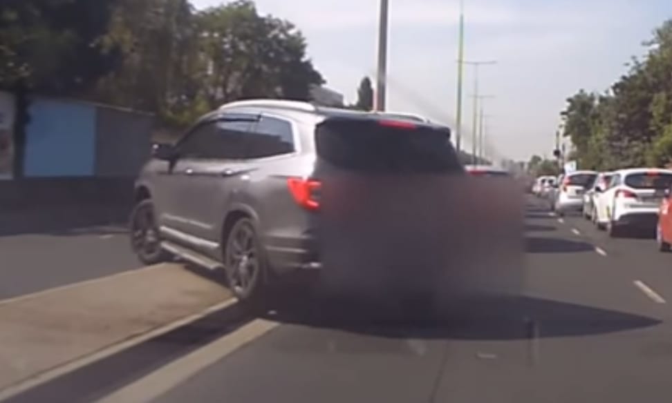 A nap videója: a magyar autós vázolja, hogy miért kell divatterepjáró a városba