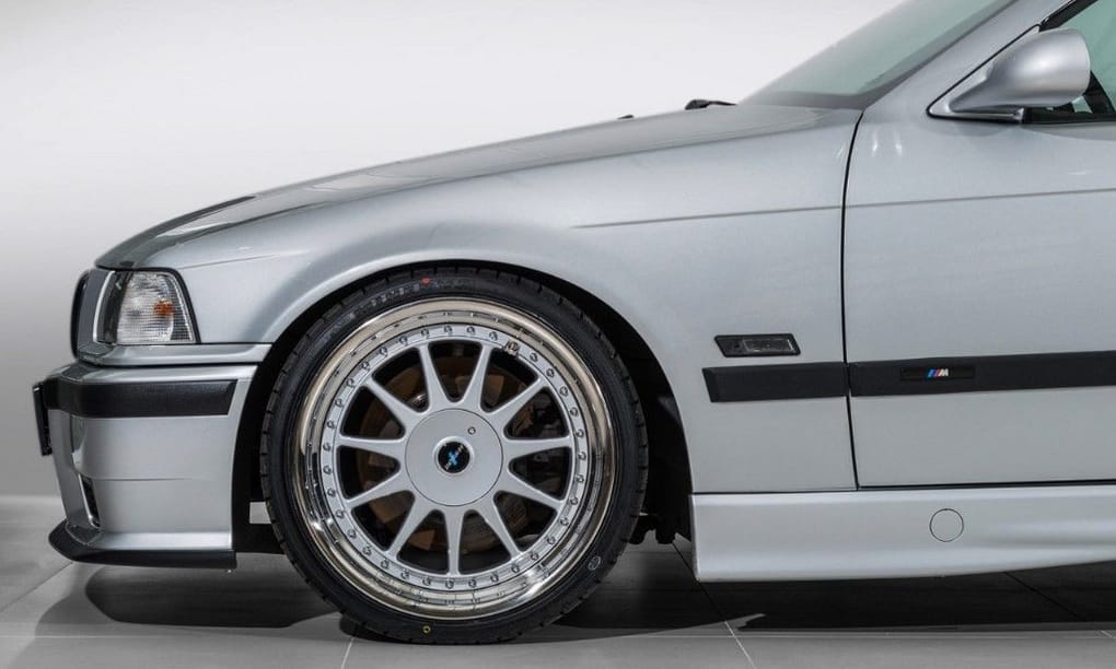 Igazi unikum: eladó egy V12-es motorral szerelt BMW Compact