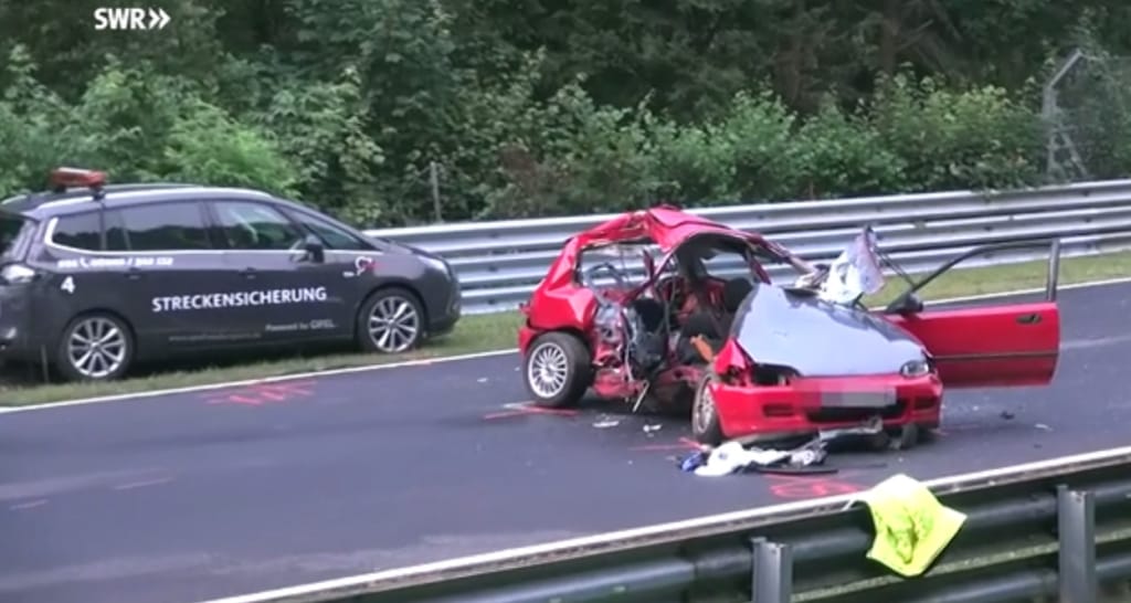 Ketten meghaltak, hárman megsérültek a Nürburgringen