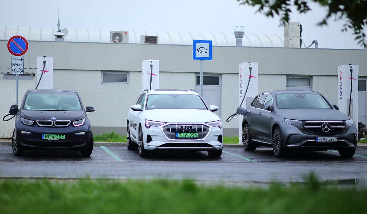 4,5 milliárdért vesz villanyautó-töltőket az állam