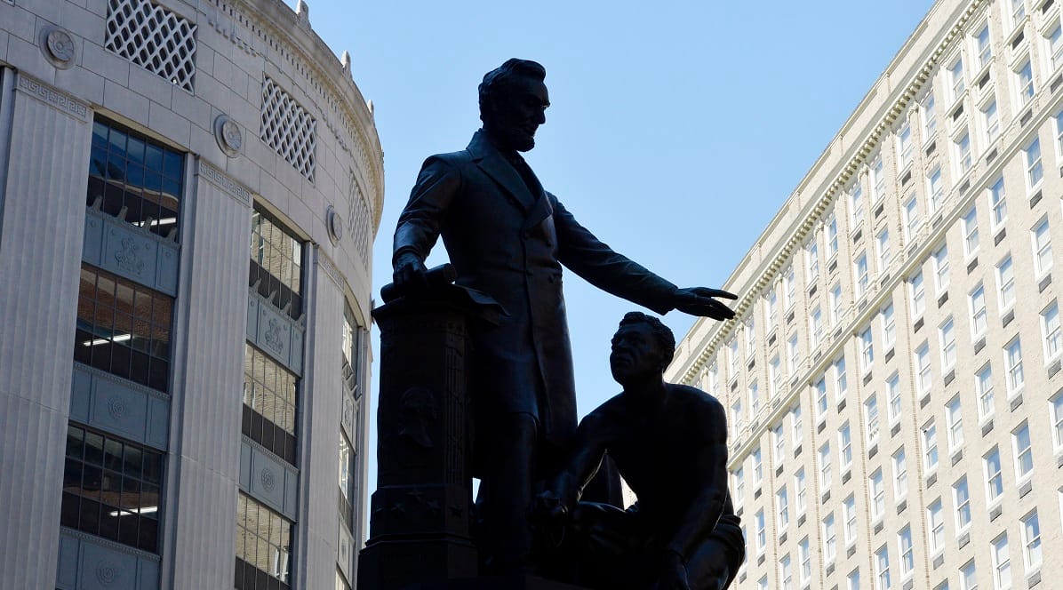Abraham Lincoln szobra a következő célpont