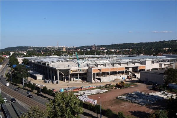 Ennél magasabb már nem lesz az új diósgyőri stadion, itt tart az építés – fotók