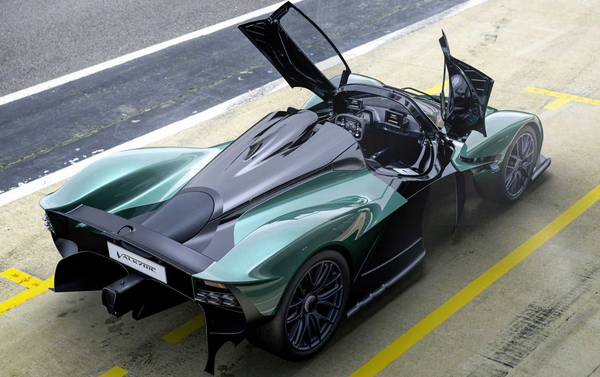 Majdnem összetörték az Aston Martin 1140 lóerős hiperautóját az egyik első fellépésén