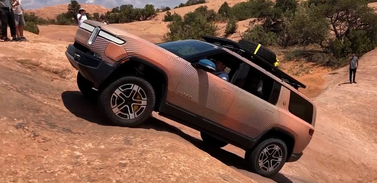 Nehéz terepen is meggyőző a Rivian elektromos autója - videó 