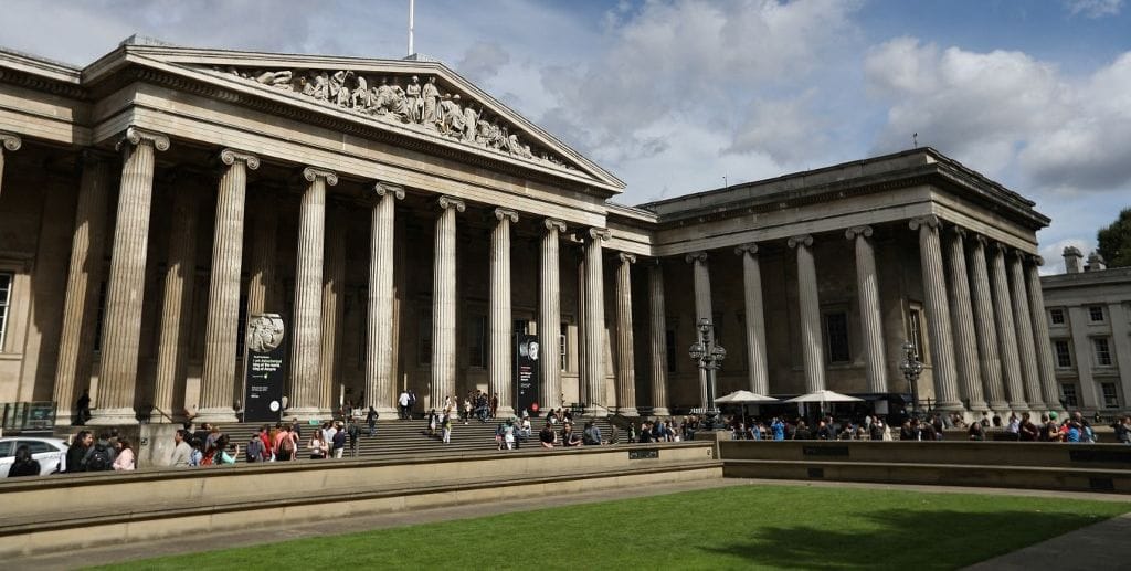 Ebayen adhatott el műkincseket a British Museum korábbi vezető kurátora