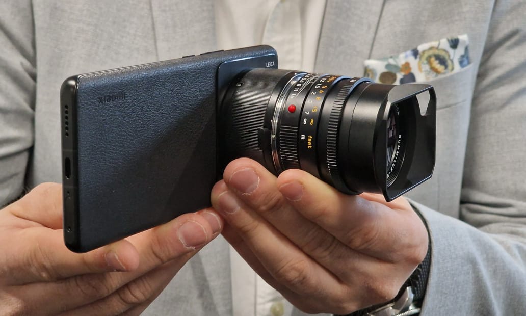 Az 1914-ben kiadott kompakt fényképezőgéptől a 15 millió forintos kínai mobilig – a Leica német központjában jártunk
