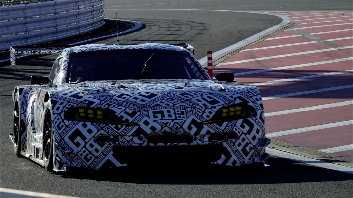 Régi jó, mennydörgéses hangja van a Toyota Supra versenyváltozatának – videó