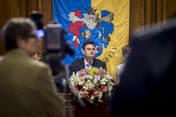 Túl drágán szerelnék le Hódmezővásárhelyen a karácsonyi fényeket, ezért inkább nem szerelik le