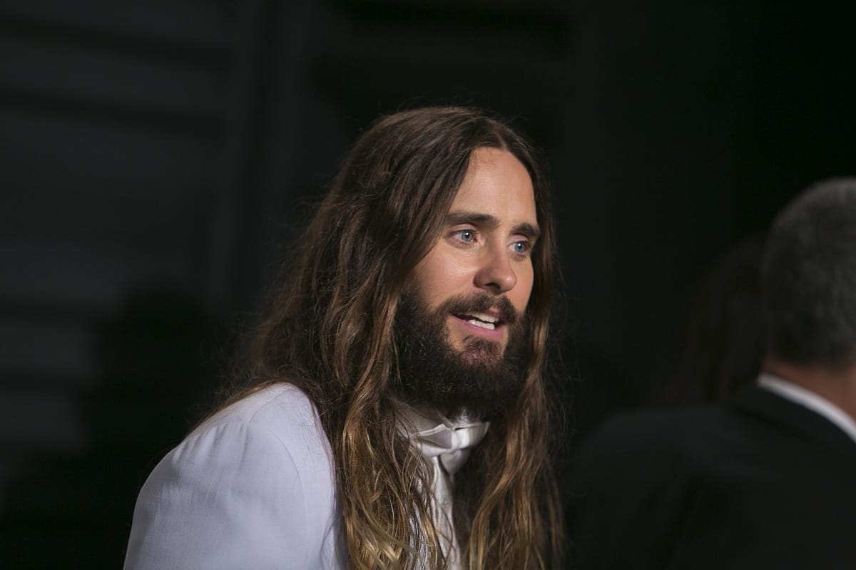 Jared Leto kötélbiztosítás nélkül mászott egy milánói várfalon