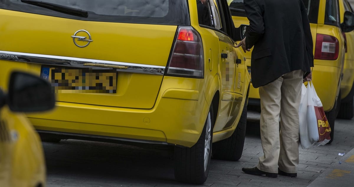 Ezer euró a határig - Taxishiénák a menekültek között