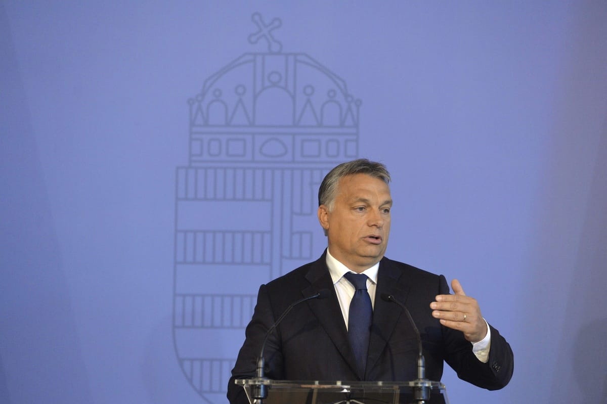 Orbán: Fel kell gyorsítani a határzár építését
