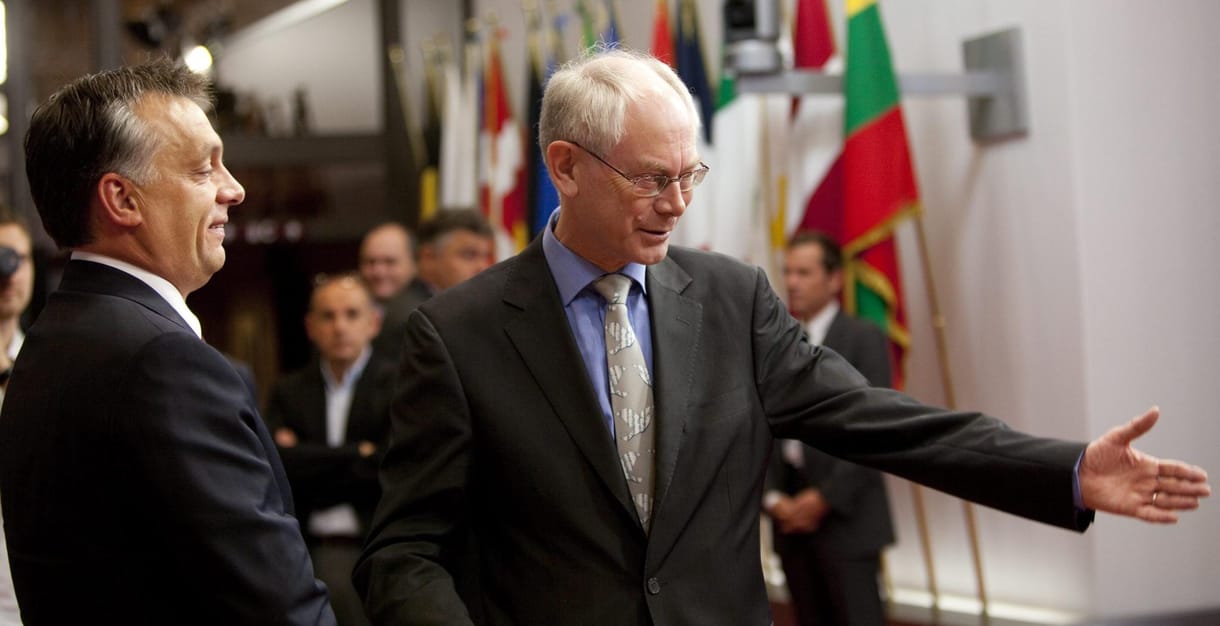 Élénk beszélgetés zajlott Orbán és Rompuy között