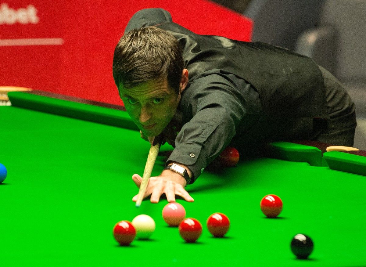 Tornacsukában állt a snookerasztalhoz a legenda