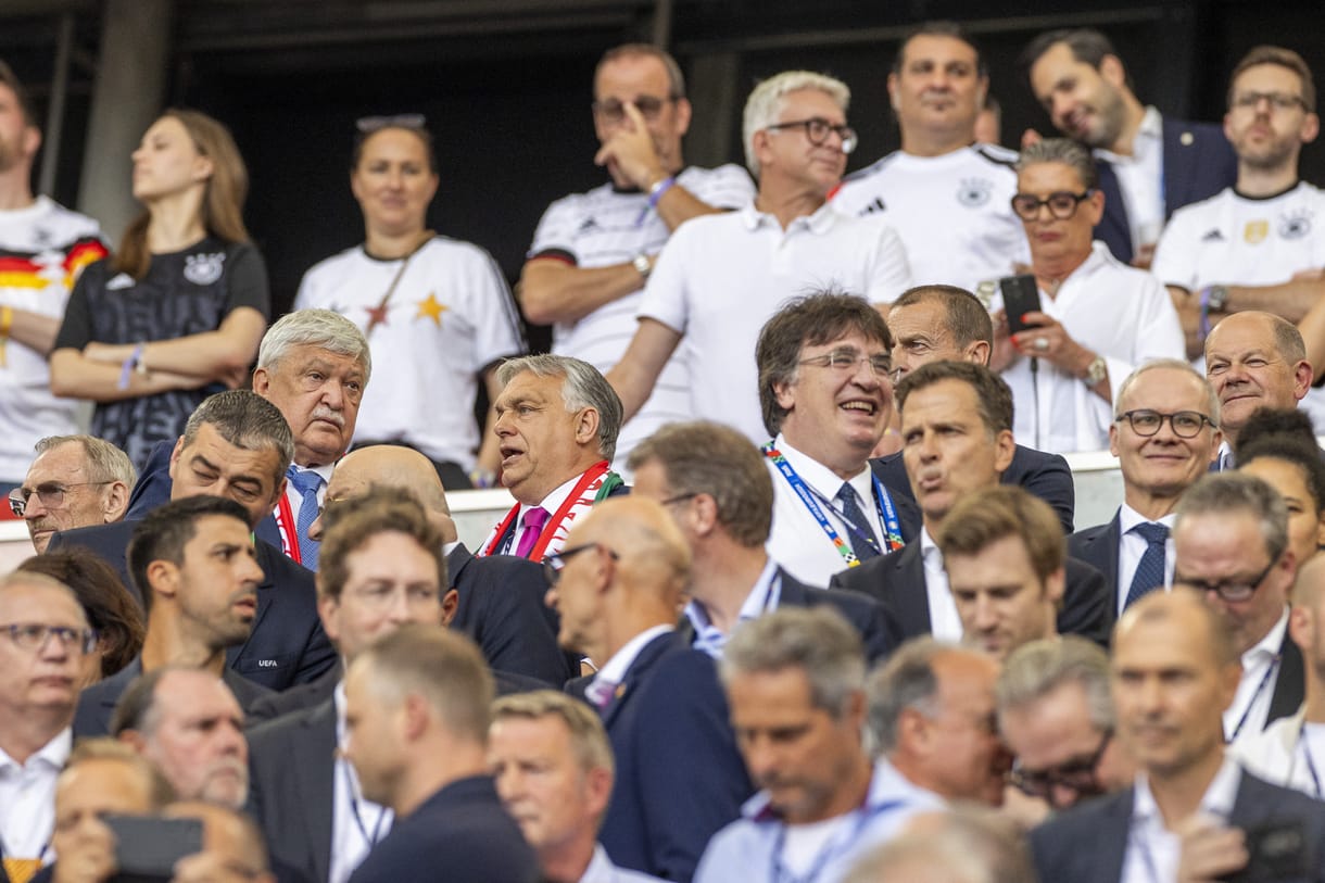Orbán, Kövér, Pintér, Szalay-Bobrovniczky és Gulyás is ott lehet a VIP-ben a skótok elleni meccsen
