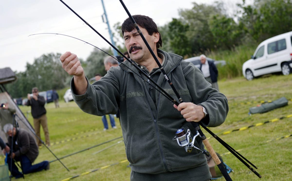 Áder, a jó szomszéd: 24 órában védik a testőrök a nyaralóját