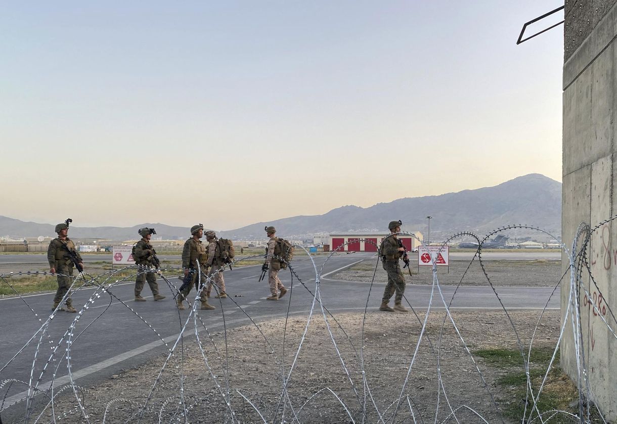 Kabulban terrortámadás veszélyére figyelmeztet a Pentagon, Trump nekiment Bidennek