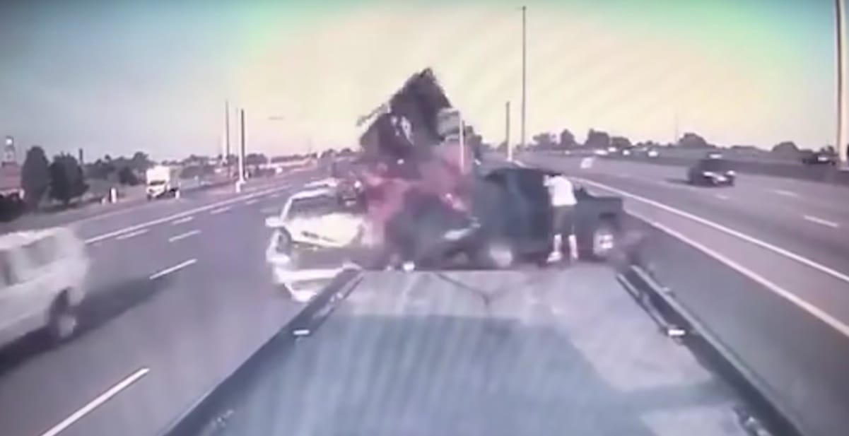 Autópályán okozott súlyos balesetet a figyelmetlen sofőr – videó