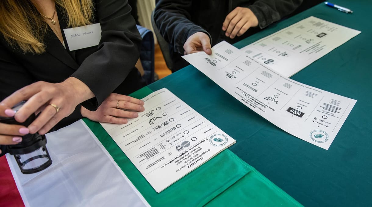 Nevet változtatott, hogy az ellenzéki névrokonként indulhasson a választáson, aztán visszaváltoztatta