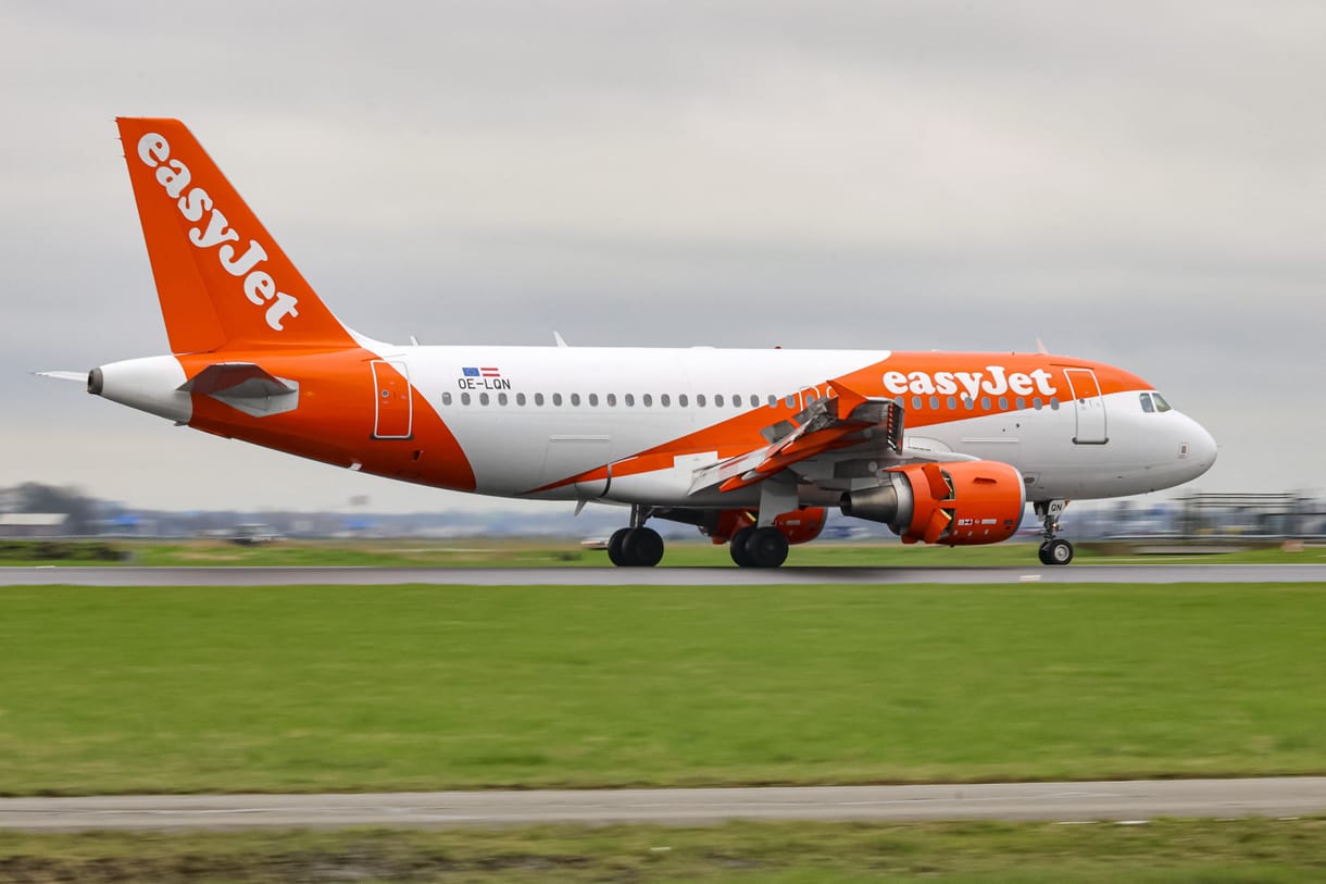 Összeakadt a szárnya az EasyJet két gépének Manchesterben – fotó