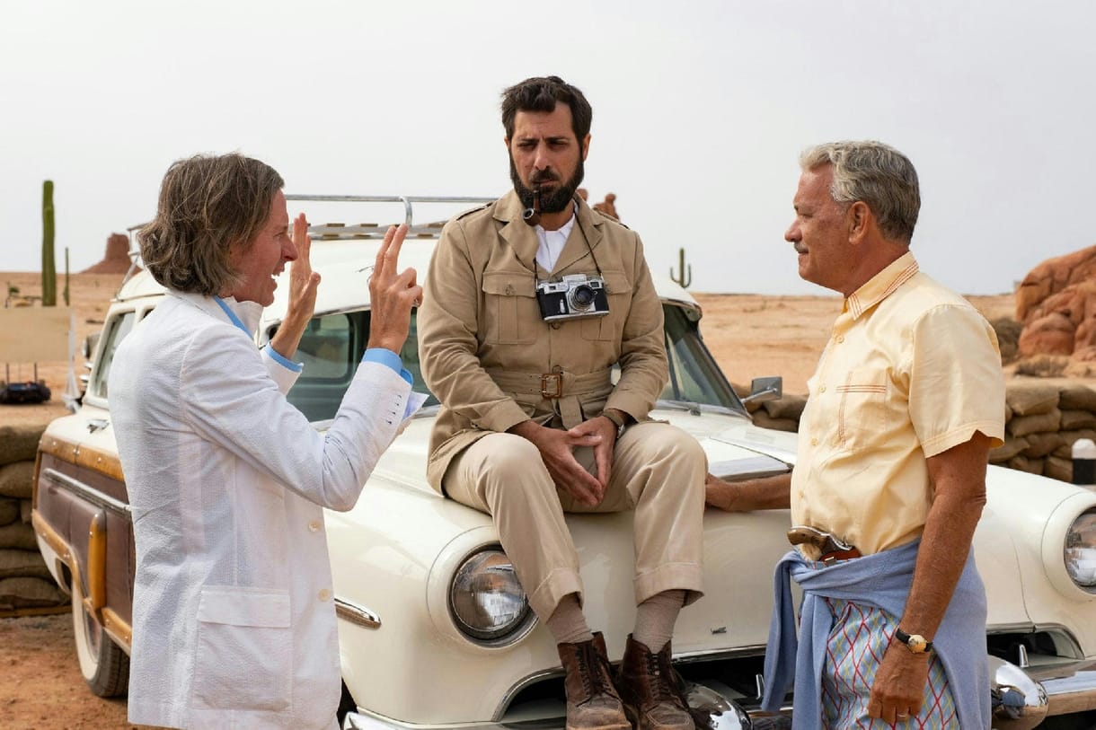 Wes Anderson meghívásának nem lehet ellenállni, sztárparádé a rendező új filmje