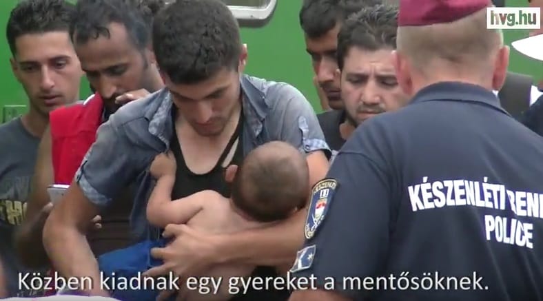 Végállomás: Bicske - videó a megállított migránsvonatról