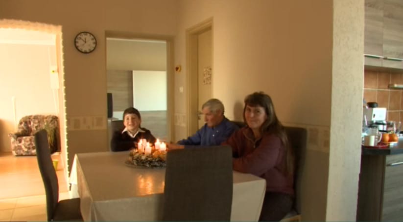 Életében először talált ajándékot a karácsonyfa alatt a 11 éves jakabszállási kisfiú
