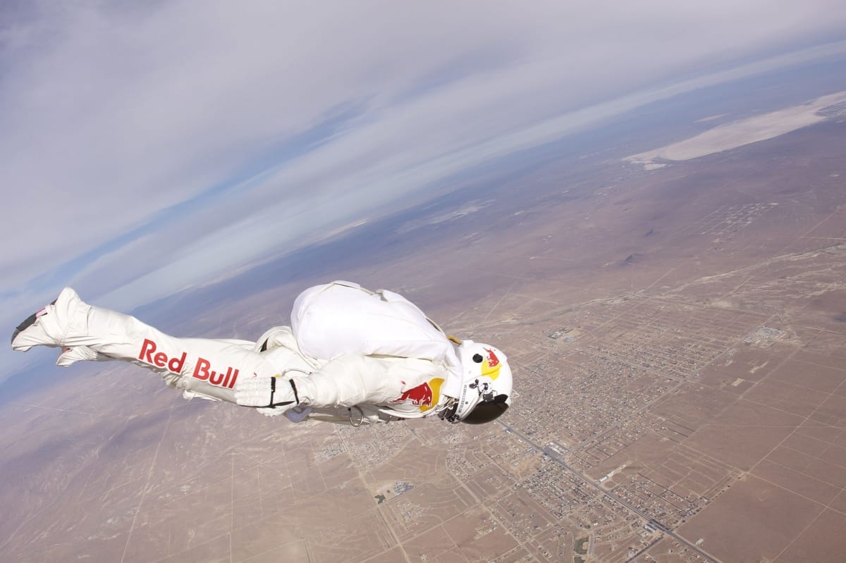 A világűr pereméről veti le magát Felix Baumgartner