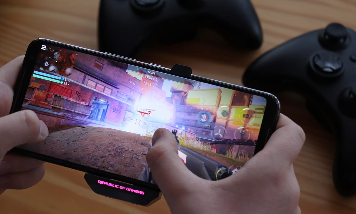 Nem ismer tréfát: teszten a valaha volt legerősebb androidos telefon, az Asus ROG Phone II