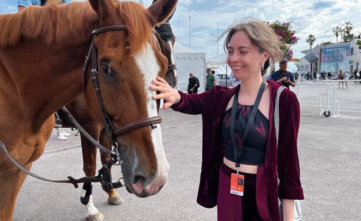 „Diónyi méretűre ment össze a gyomrom” – cannes-i interjú Szelestey Biankával