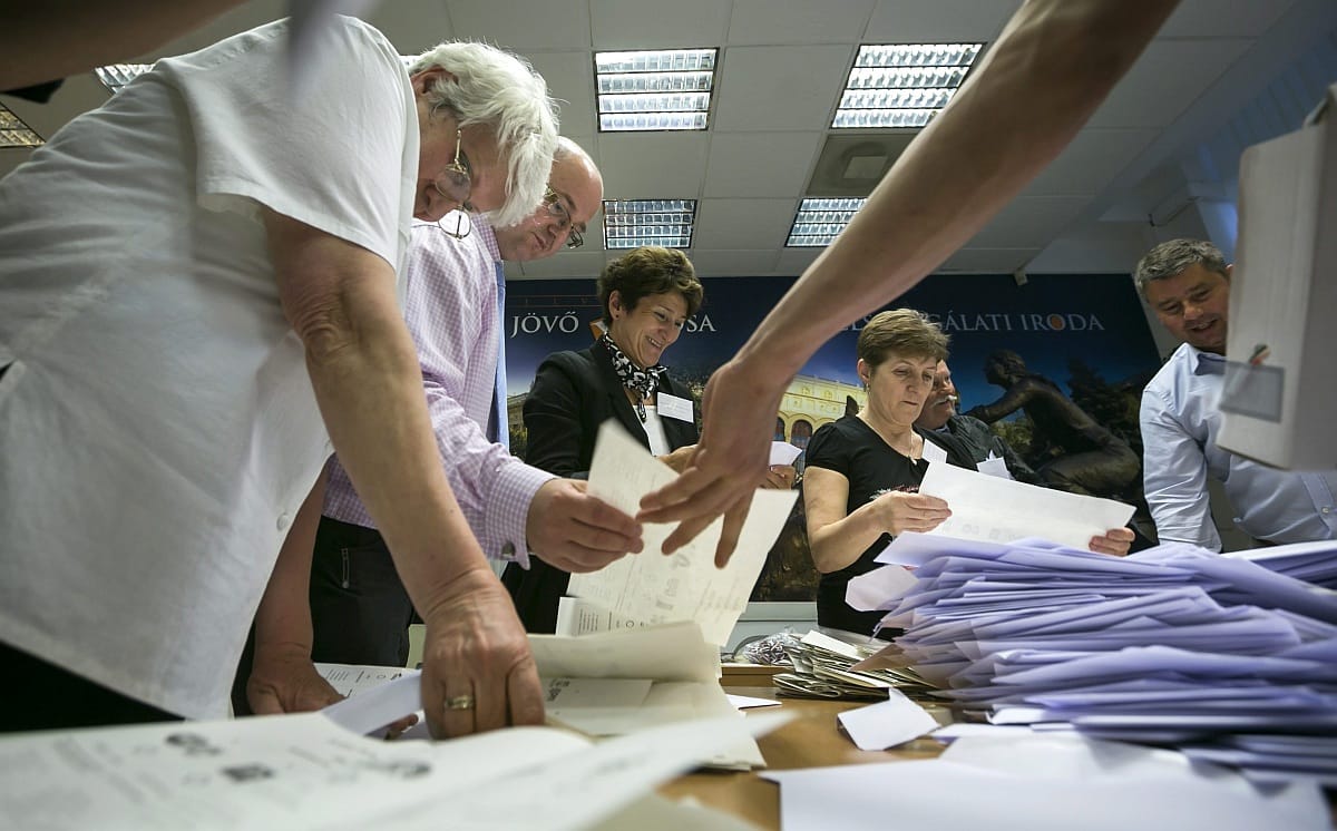 Választási megfigyelőket hívna Magyarországra a Momentum