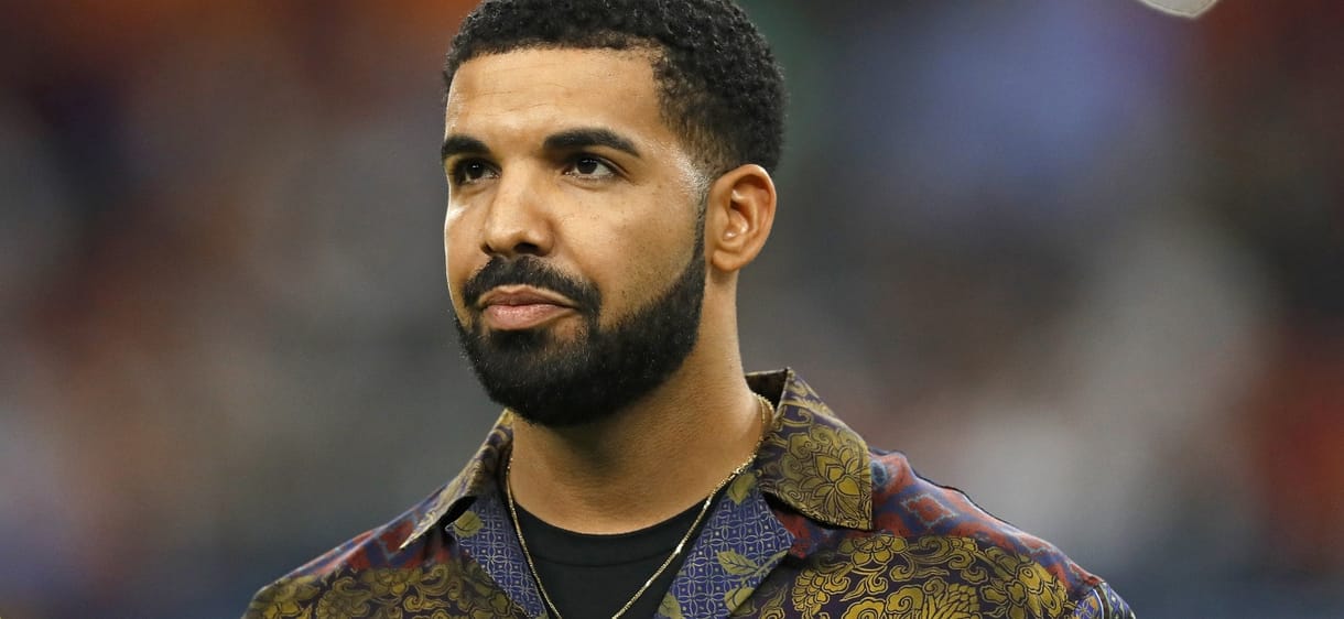Drake lehet a sztárfellépője a jövő évi foci-vb félidei show-jának