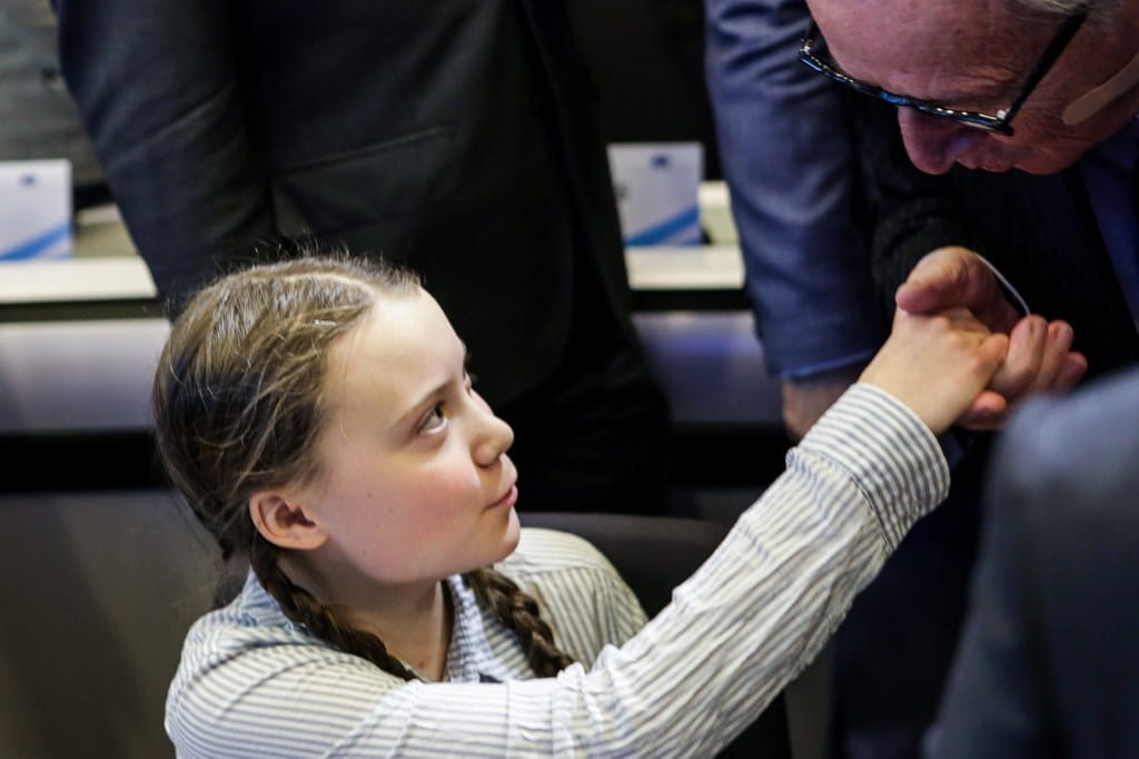 Greta Thunberg egy egész épületet kidekorált a klímaváltozás elleni harcáról szóló szövegekkel