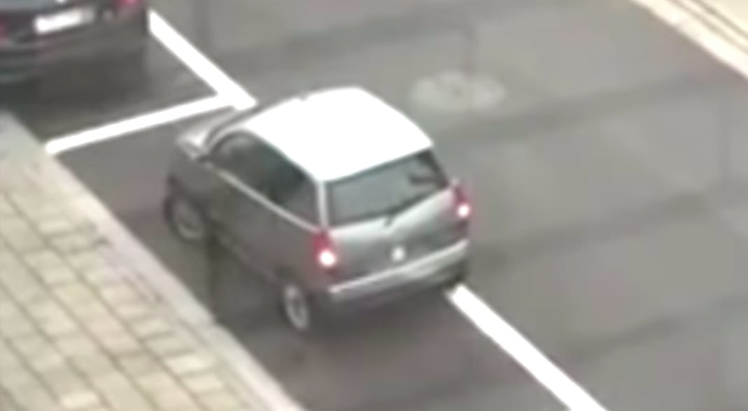 Ezt a parkolós szenvedést képtelenség elhinni – videó